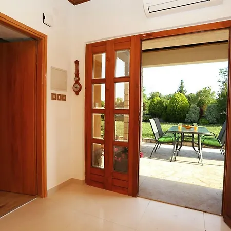 Appartement House Pauline *